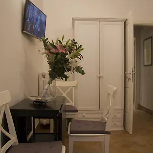 Leoncino 36 In Apartment
